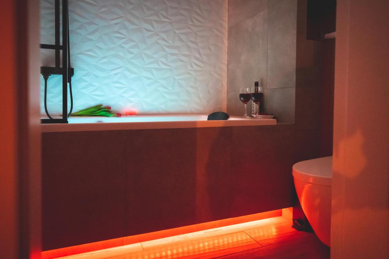 קרקוב Movie Jacuzzi Apartment At The Main Station By Noclegi Renters מראה חיצוני תמונה