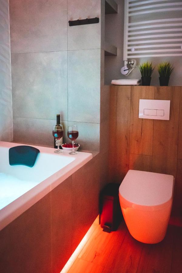 קרקוב Movie Jacuzzi Apartment At The Main Station By Noclegi Renters מראה חיצוני תמונה