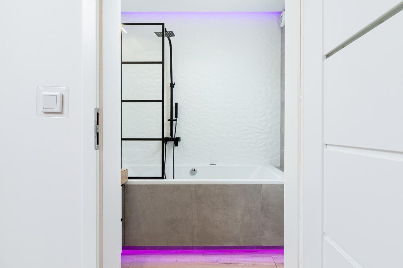 קרקוב Movie Jacuzzi Apartment At The Main Station By Noclegi Renters מראה חיצוני תמונה