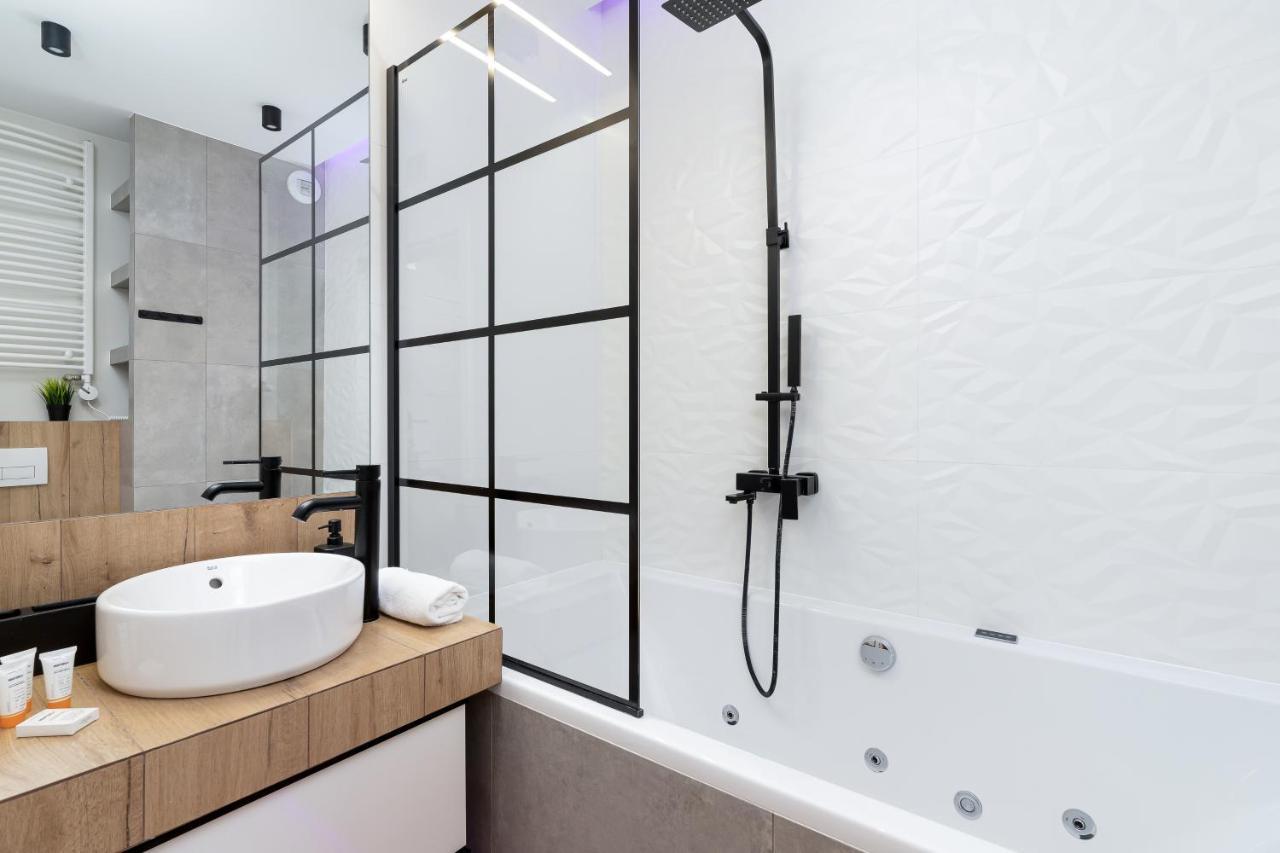 קרקוב Movie Jacuzzi Apartment At The Main Station By Noclegi Renters מראה חיצוני תמונה